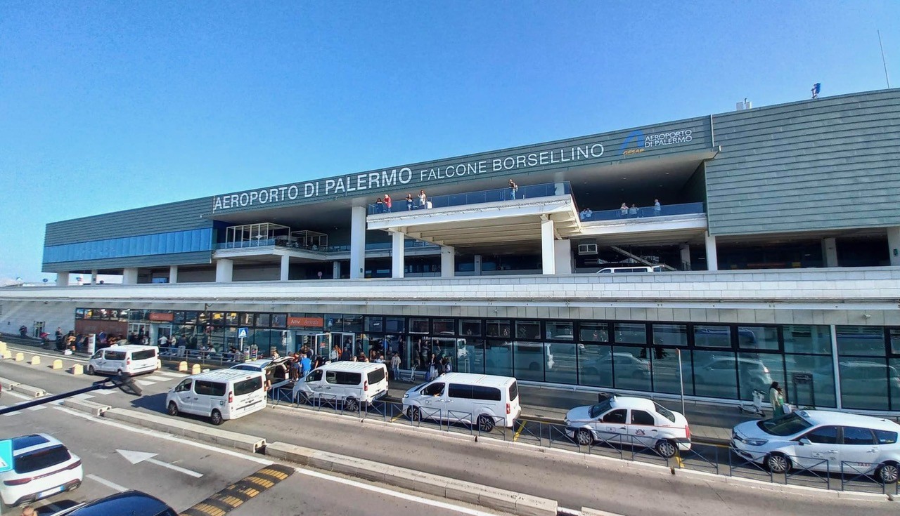 https://livesicilia.it/wp-content/uploads/2026/04/aeroporto-di-palermo.jpg