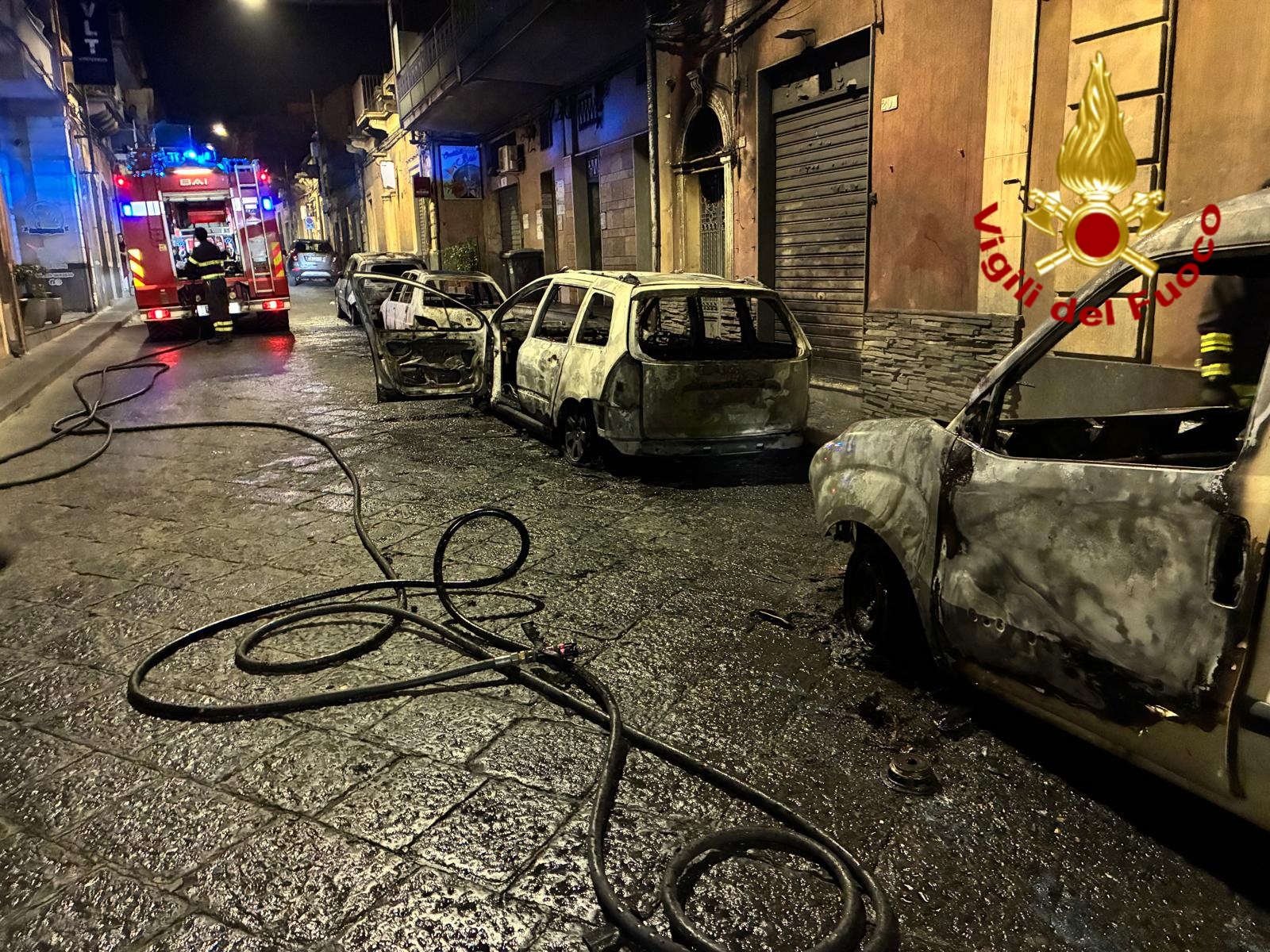 https://livesicilia.it/wp-content/uploads/2026/04/incendio-auto-Santa-Maria-di-Licodia.jpg