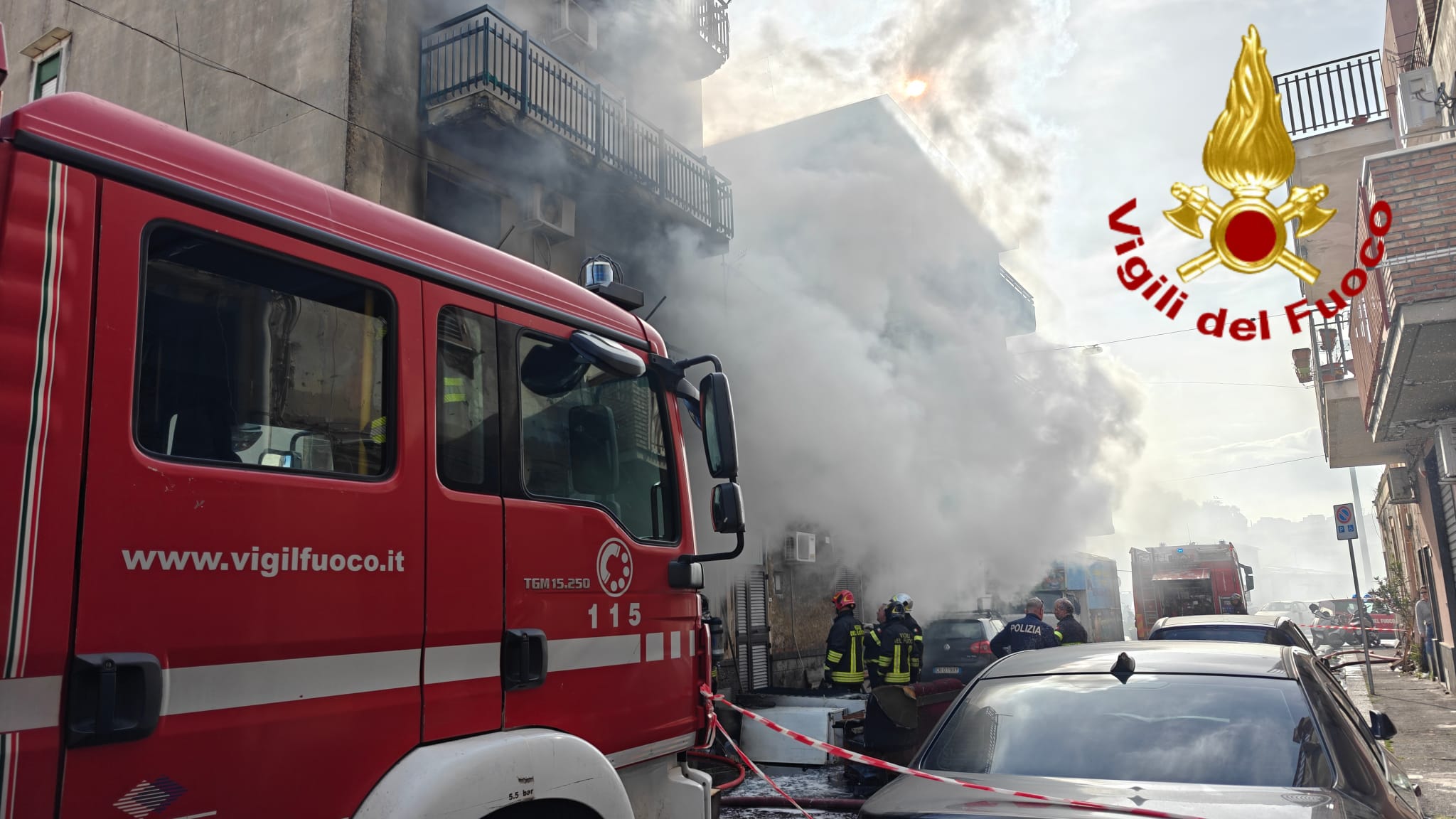 https://livesicilia.it/wp-content/uploads/2026/04/incendio-palazzina-Catania-quartiere-Picanello.jpg