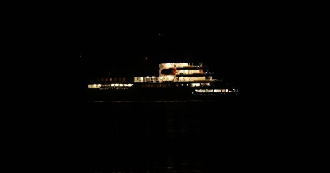 Hantavirus, nave da crociera Mv Hondius entra in porto a Tenerife