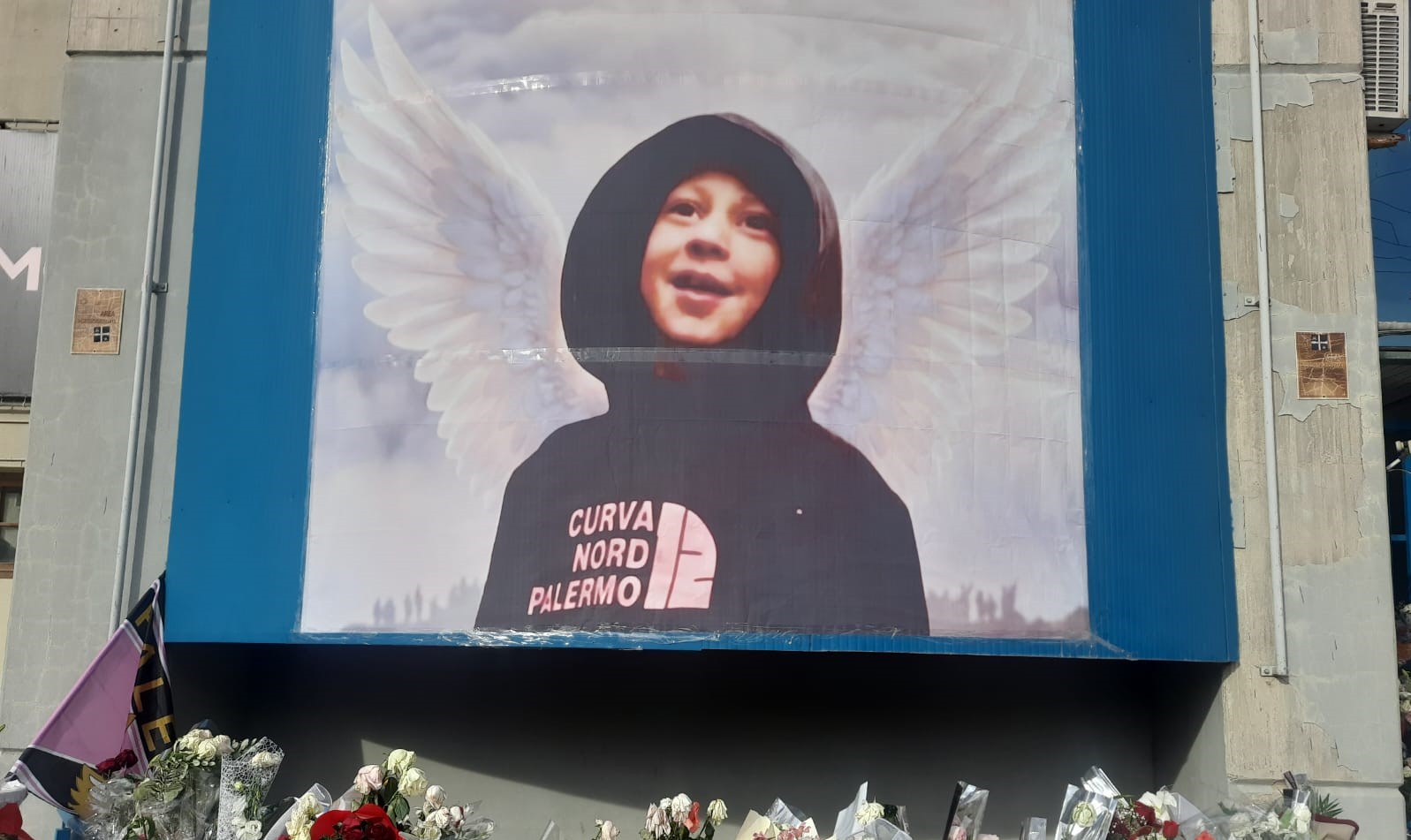 Alessia, gli ultimi ciao di una città innamorata: i funerali in Cattedrale