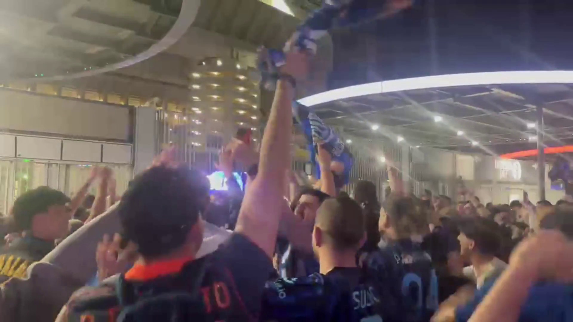 Inter campione d’Italia, è festa fuori da San Siro