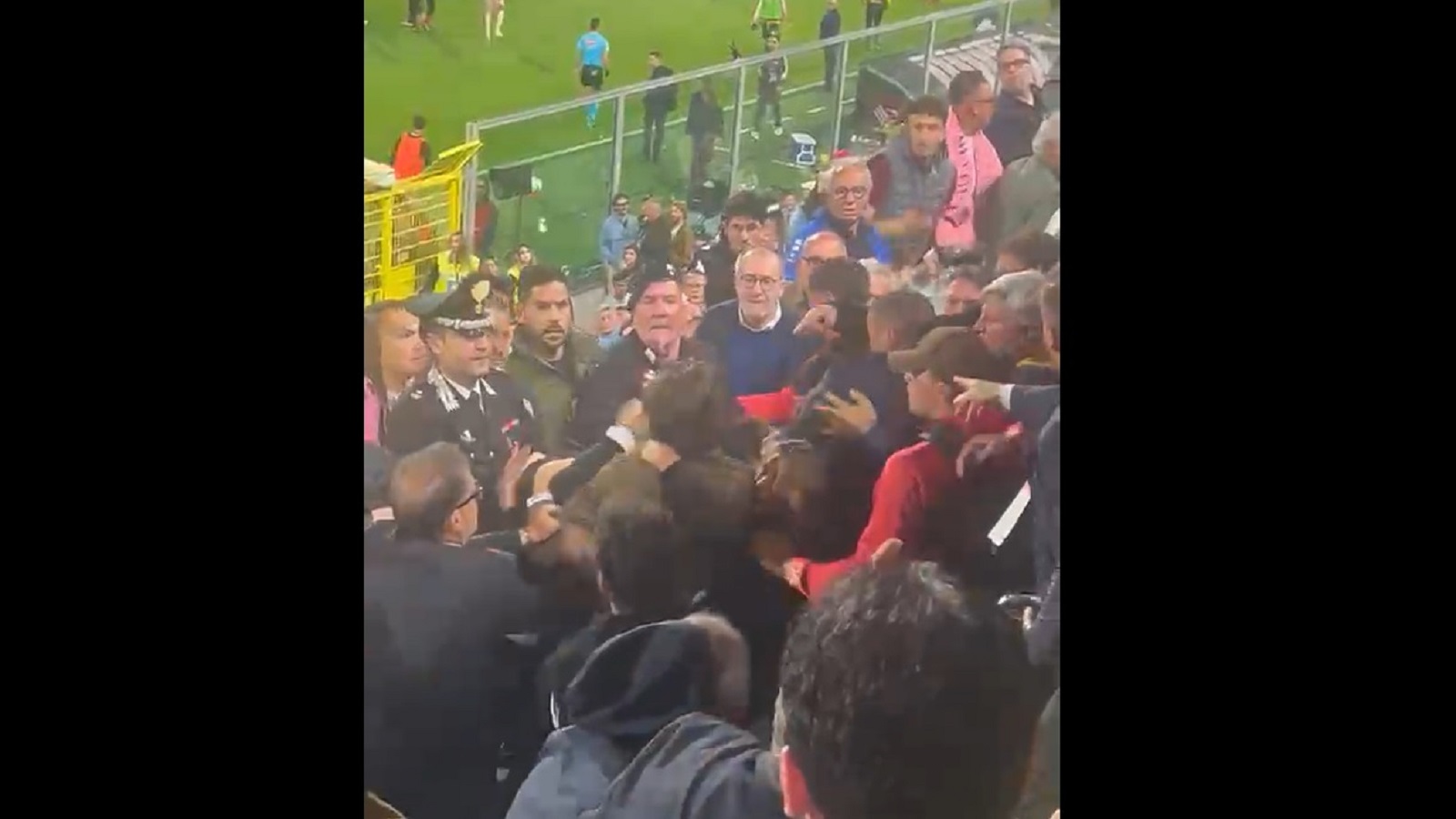 https://livesicilia.it/wp-content/uploads/2026/05/Tafferugli-Palermo-Catanzaro.jpg