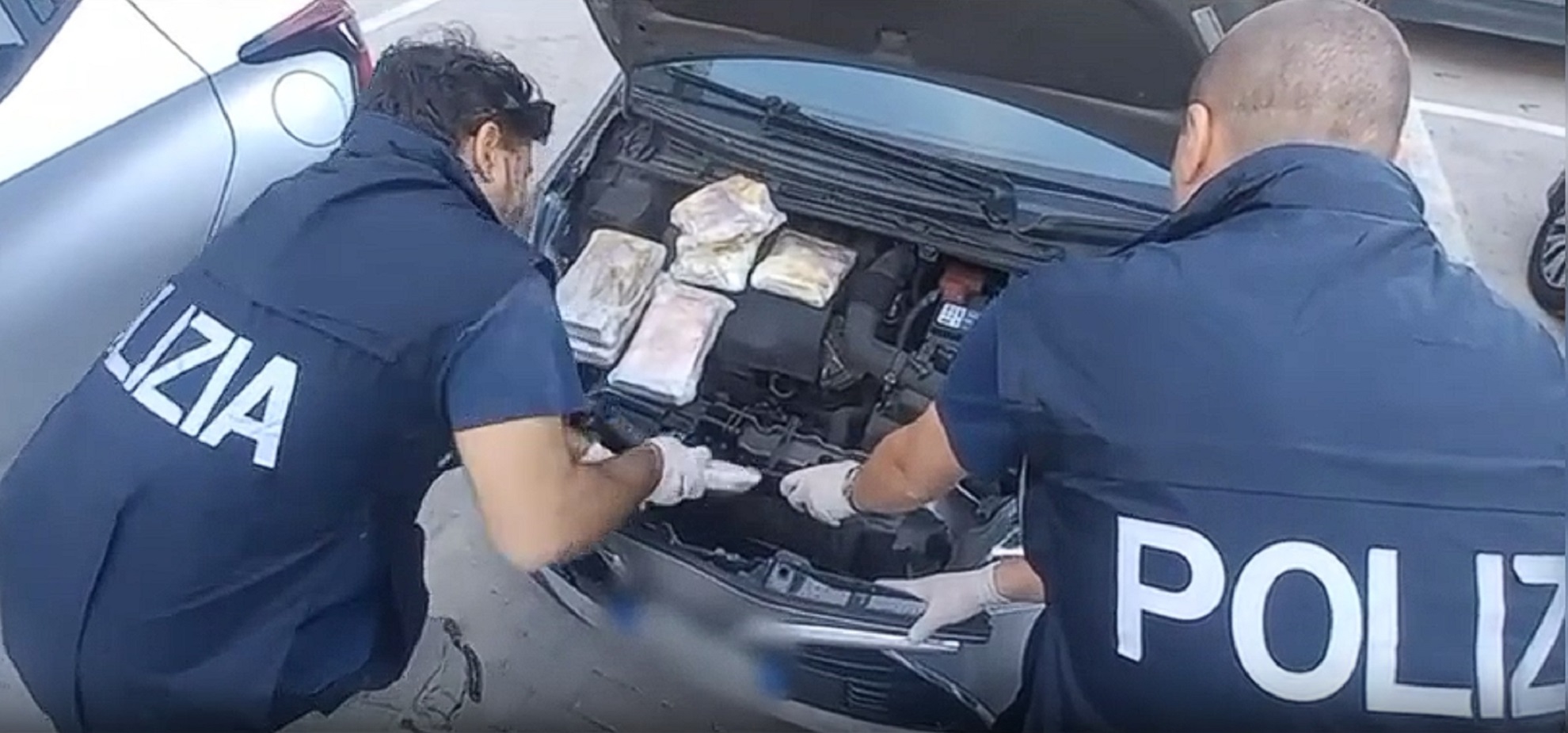https://livesicilia.it/wp-content/uploads/2026/05/droga-in-auto.jpg