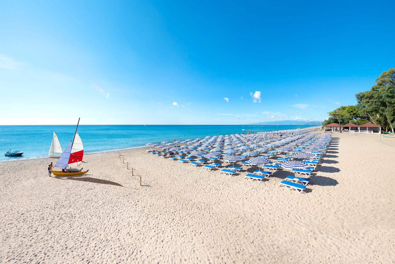 https://livesicilia.it/wp-content/uploads/2026/05/spiaggia.jpeg