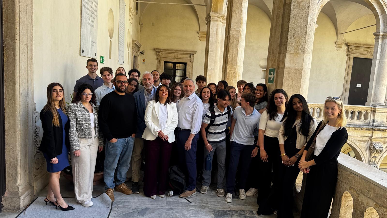 https://livesicilia.it/wp-content/uploads/2026/05/studenti-boston-a-catania.jpg