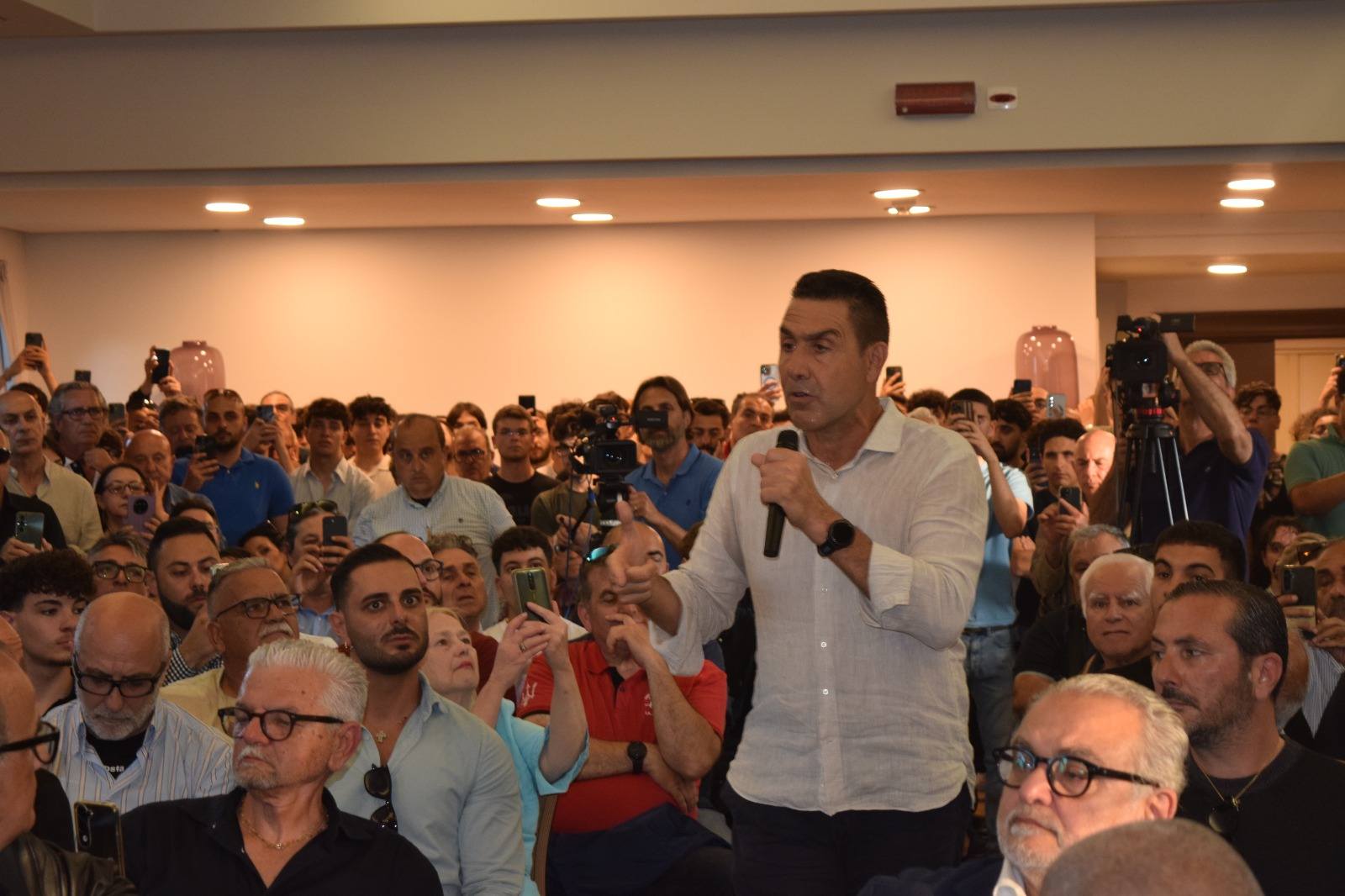 https://livesicilia.it/wp-content/uploads/2026/05/vannacci.jpg
