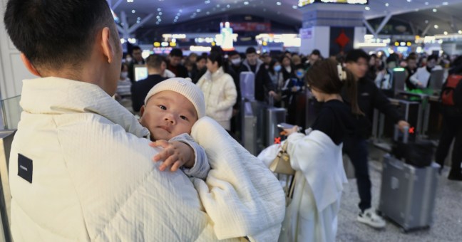 Cina, stanziati 99,9 mld di yuan per sussidi all’infanzia per il 2026