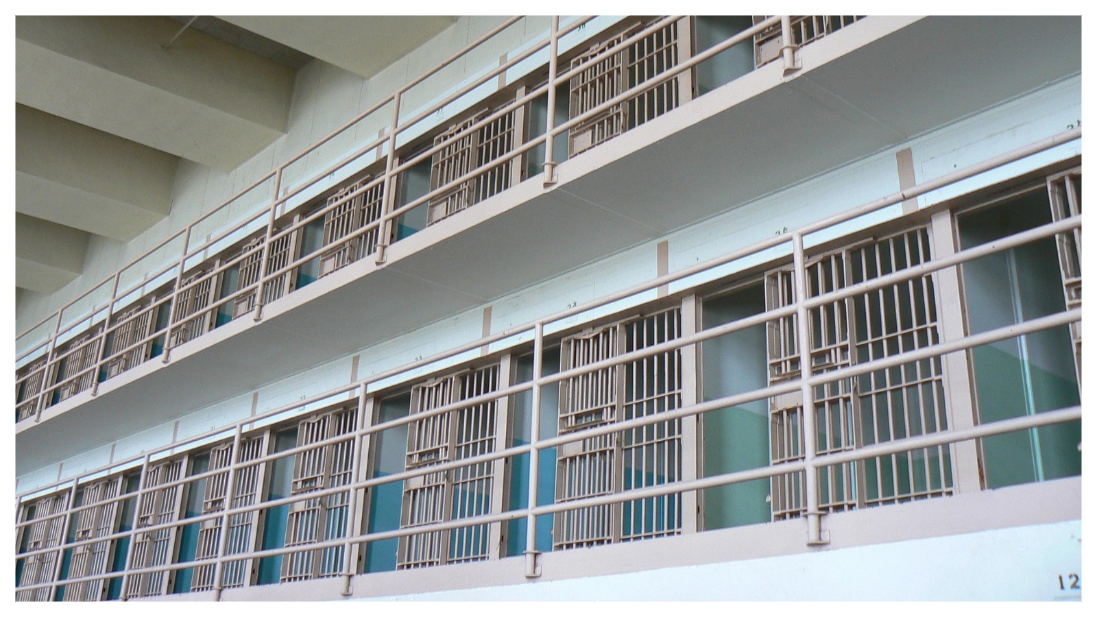 Due agenti picchiati durante una perquisizione in carcere