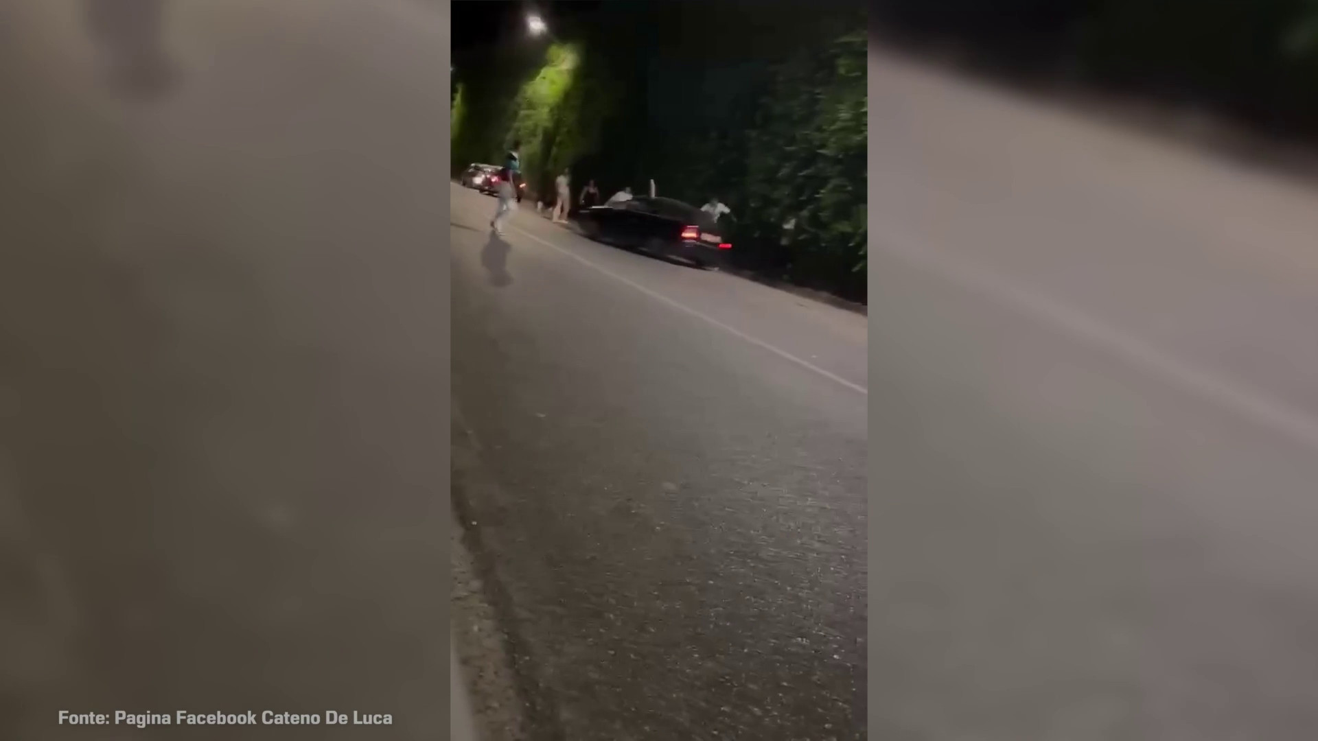 Auto contro gruppo di giovani, paura nella notte a Taormina