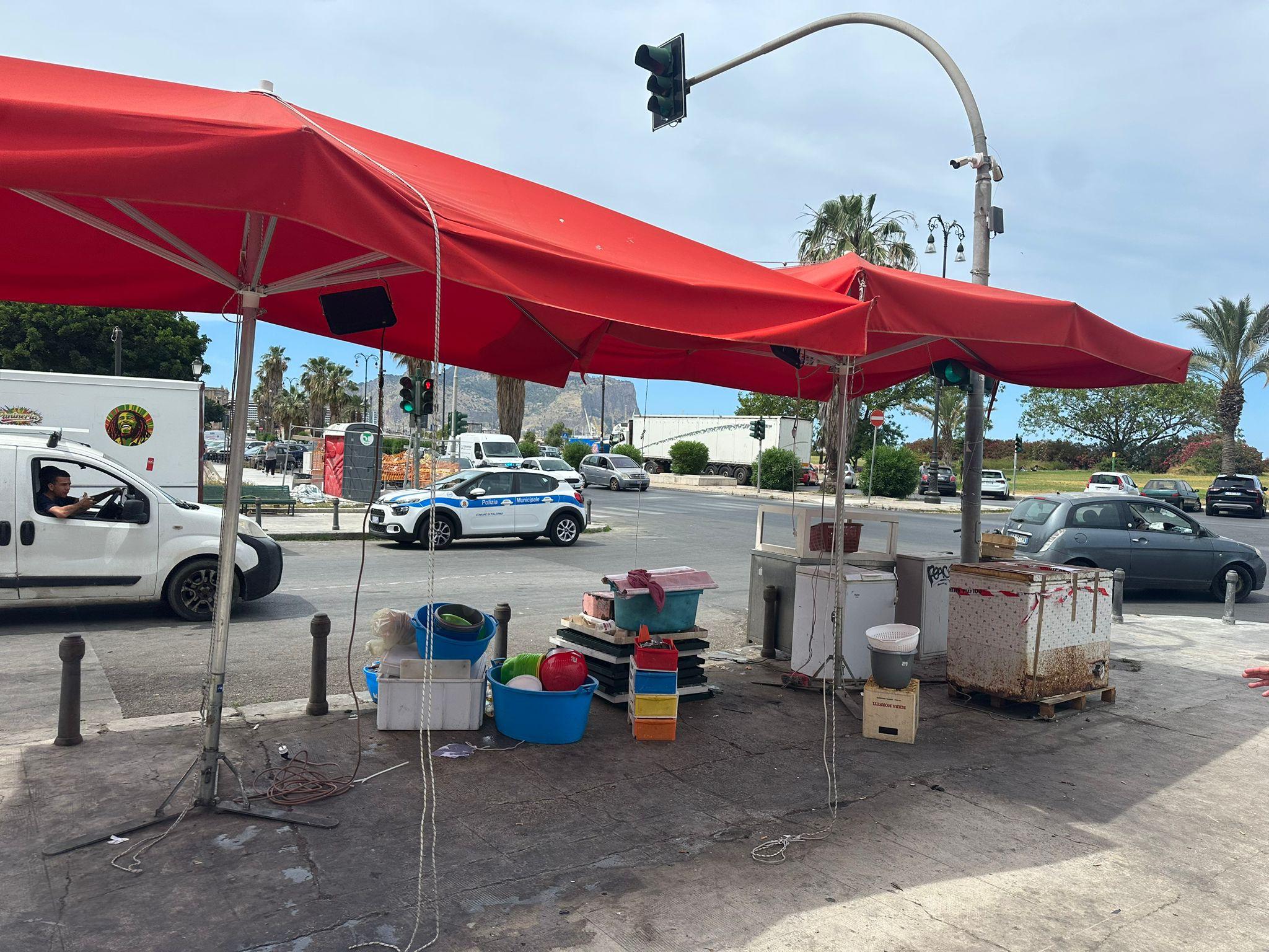 Palermo, controlli alla Kalsa: denunciate due ambulanti abus