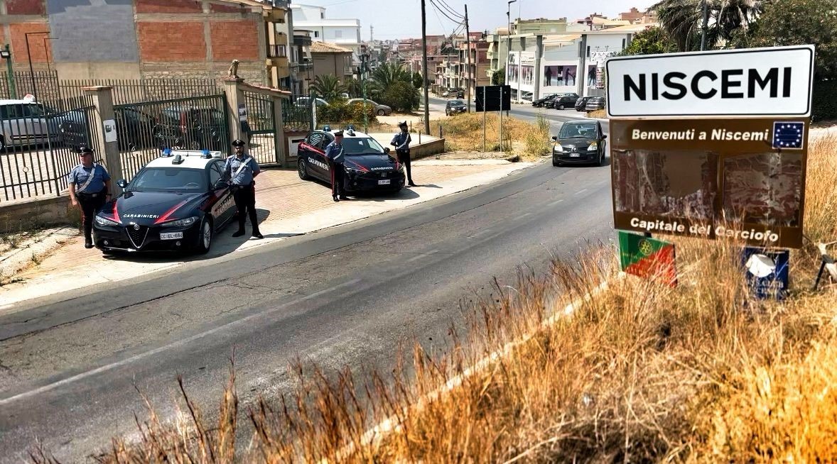 Droga, tentata estorsione e rapina: in carcere due