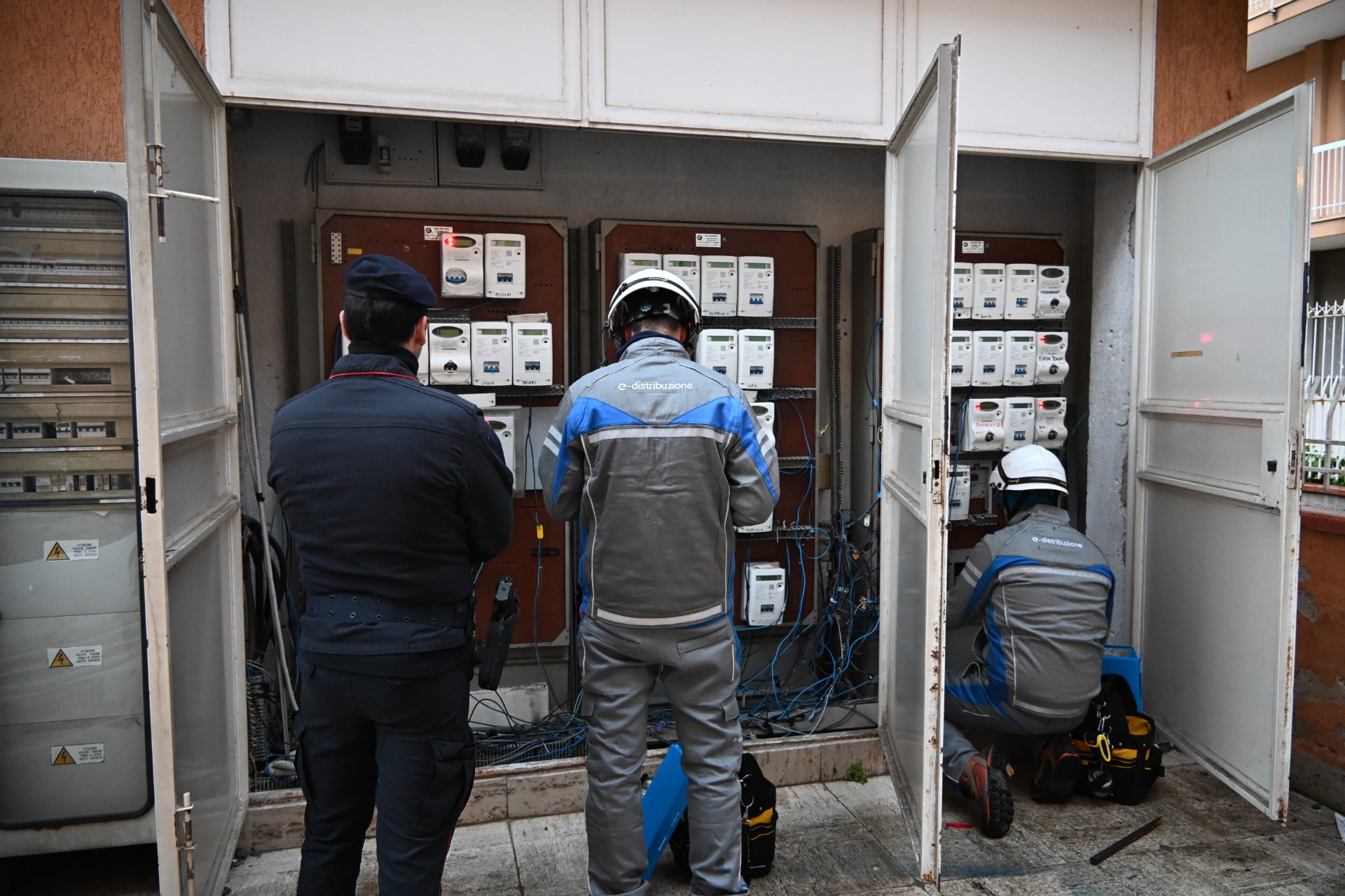Furto di energia elettrica a Carini: denunciate 8 
