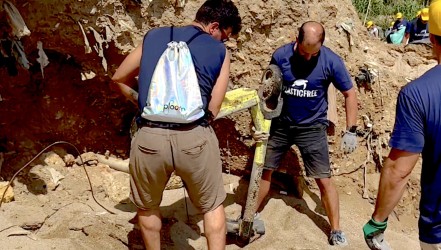 Palermo, venti monopattini sepolti nella sabbia alla foce de