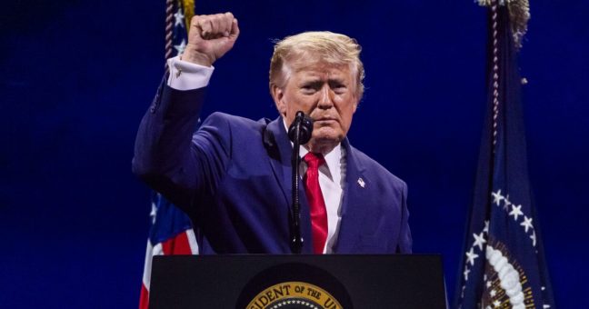 Trump “Gli Usa più ricchi e forti che mai, il comunismo cancro da estirpare”
