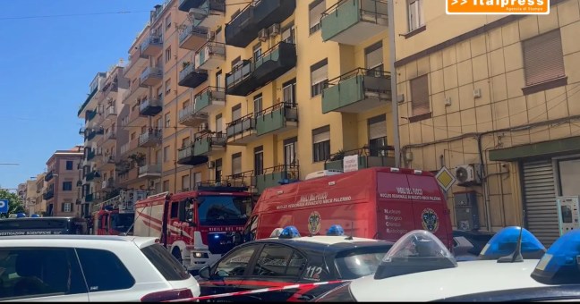 Uomo ucciso a coltellate a Palermo, presunto omicida si barrica in casa