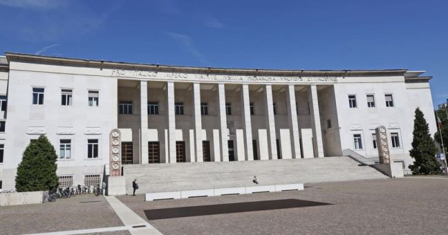 Crolla parte edificio Tribunale a Bolzano