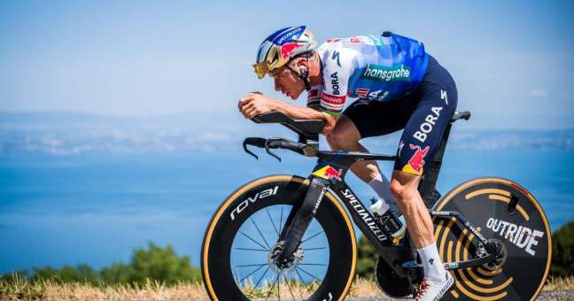 Evenepoel fa il bis nella crono, Pogacar 2° e sempre in giallo al Tour