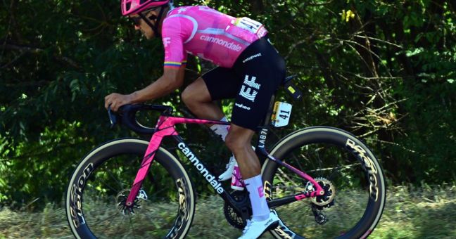 Al Tour Carapaz vince la 18^ tappa, Pogacar saldamente in maglia gialla
