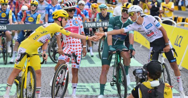 Al Tour pokerissimo di Pogacar, sui Campi Elisi vince Van Der Poel