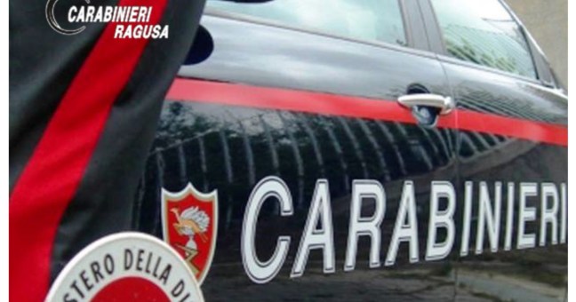 Evade dai domiciliari