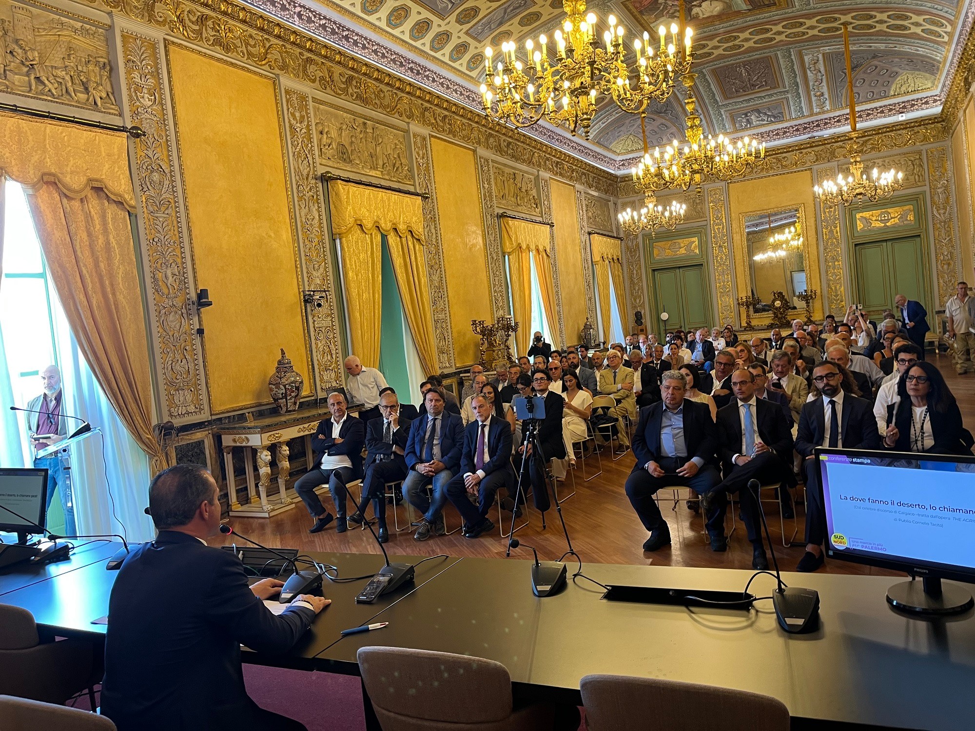 Cateno De Luca e Ismaele La Vardera, solisti ma non troppo