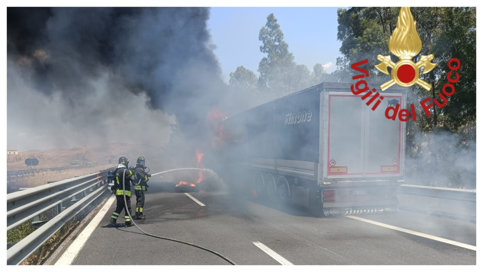 https://livesicilia.it/wp-content/uploads/2026/07/Incendio-autostrada-A19.jpg