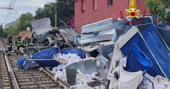 scontro treno e autocarro Cefalù