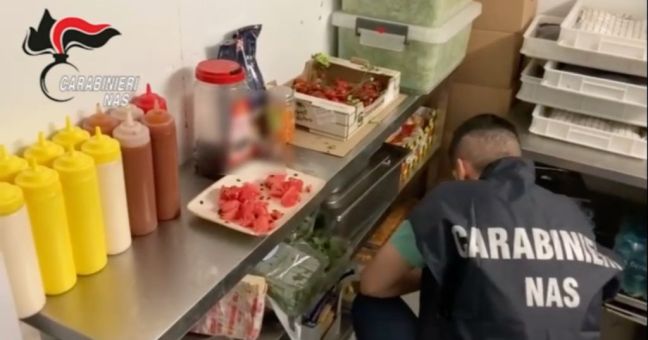 Controlli su corretta somministrazione acque nei bar, accertate 256 violazioni