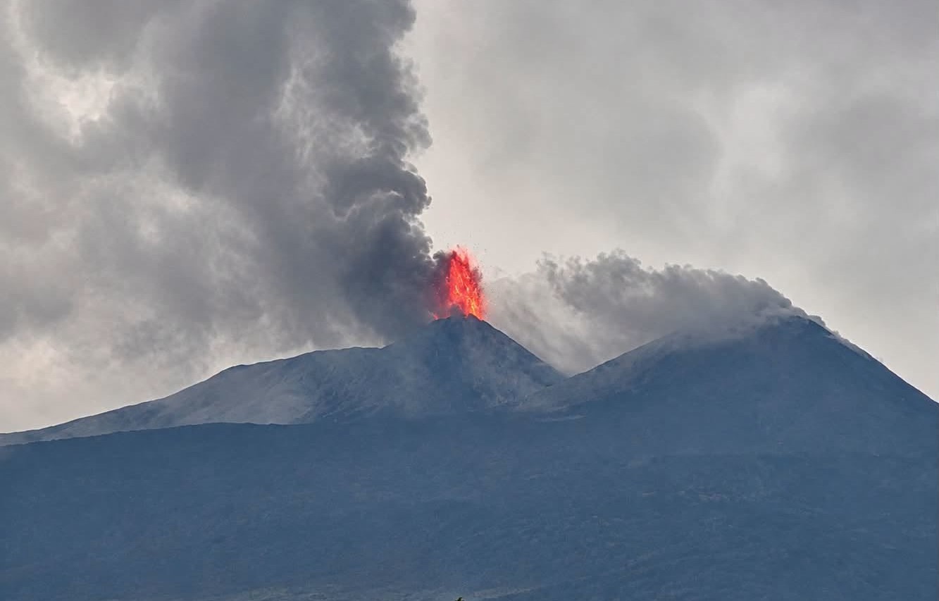 https://livesicilia.it/wp-content/uploads/2026/08/Etna-foto-Salvo-Cocina.jpg