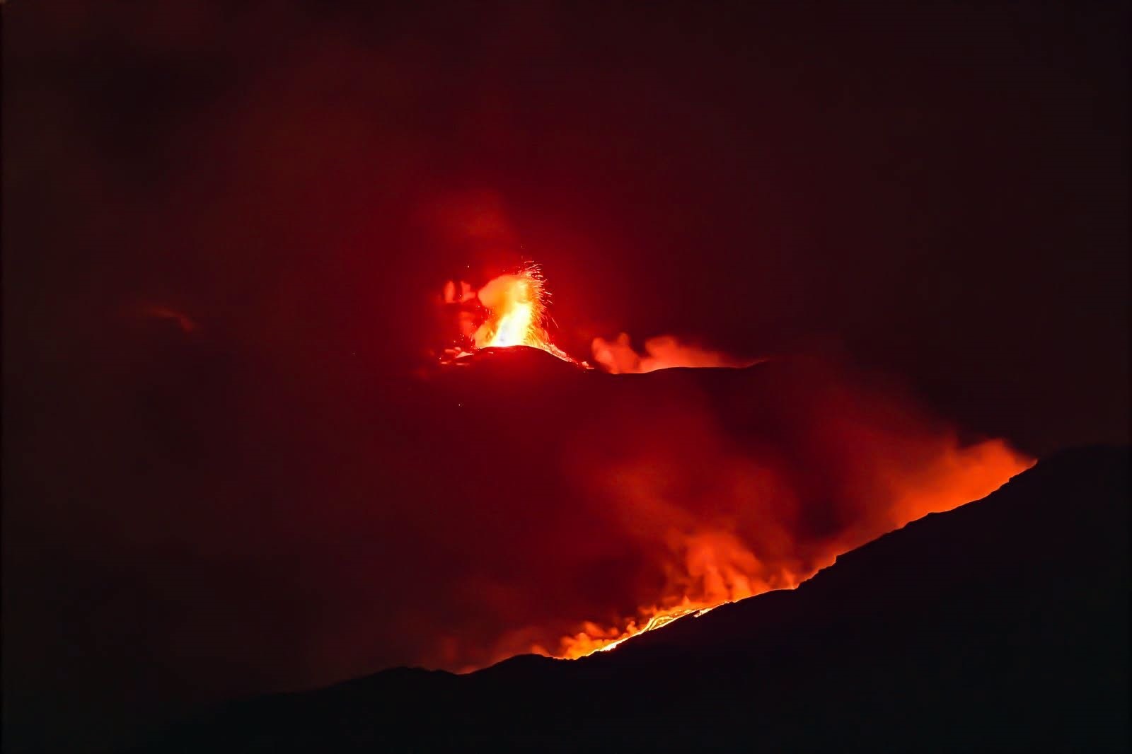 Emergenza Etna, Ingv: “L’attività esplosiva è in diminuzione”