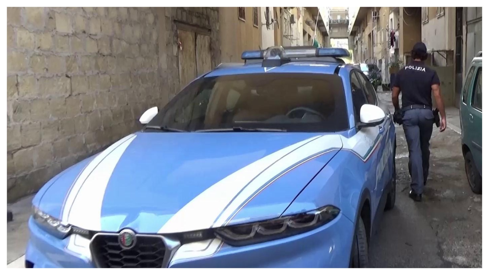 https://livesicilia.it/wp-content/uploads/2026/08/Polizia-allo-Zen-2.jpg