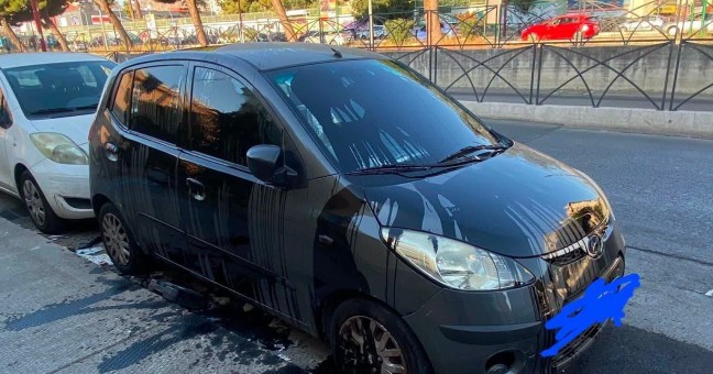 auto ricoperta da olio motore