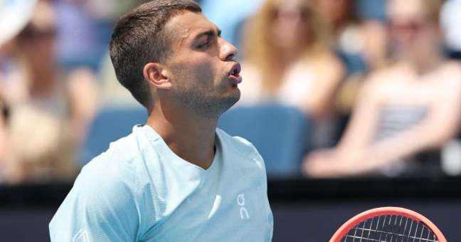 Cobolli rimonta Comesana nell’esordio agli Us Open, Bellucci travolge Piros