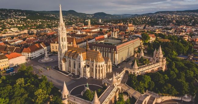 L’Ungheria espelle 10 diplomatici russi, “attività inaccettabili”