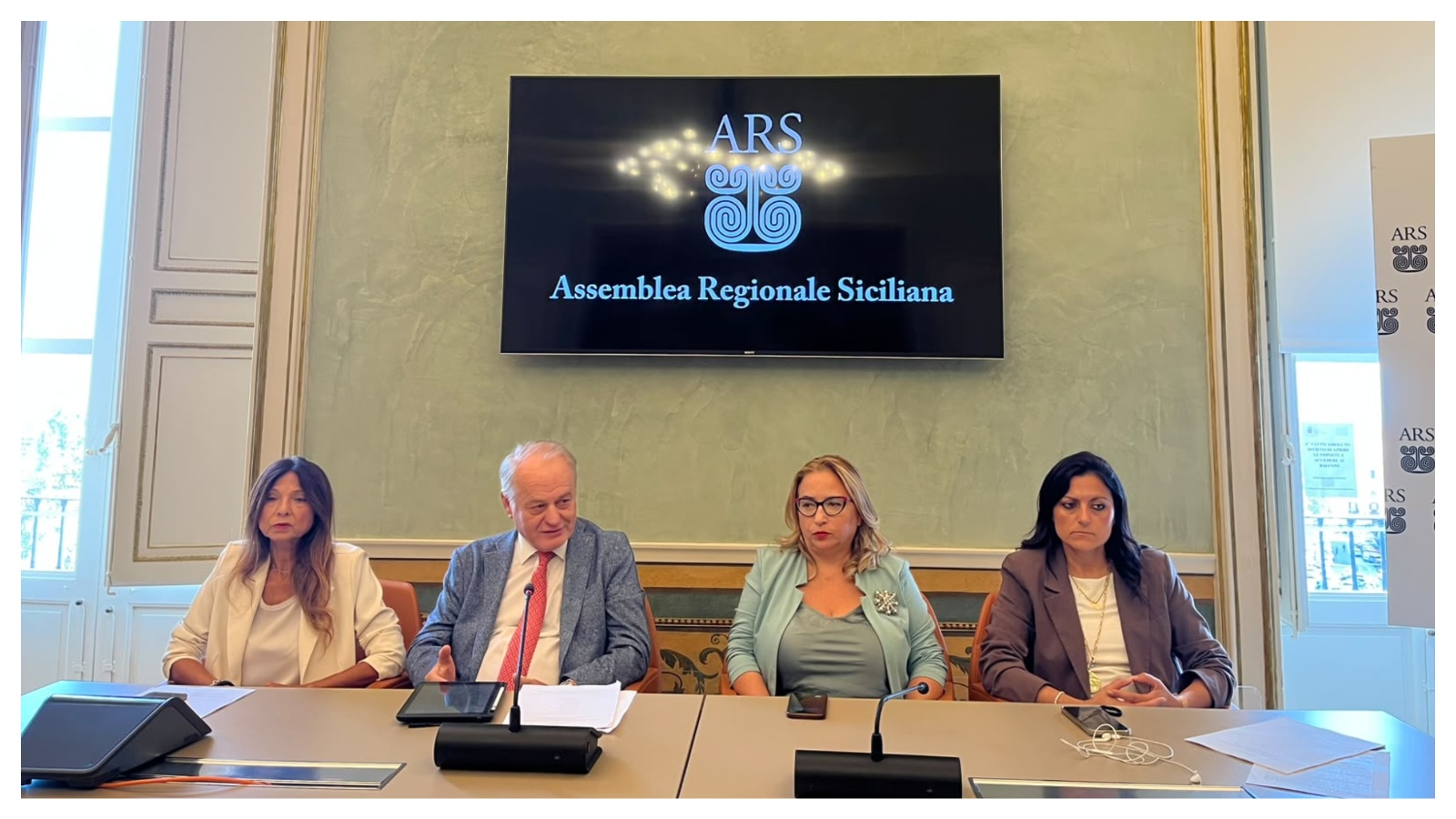https://livesicilia.it/wp-content/uploads/2026/09/Antonello-Cracolici-conferenza-stampa.jpg