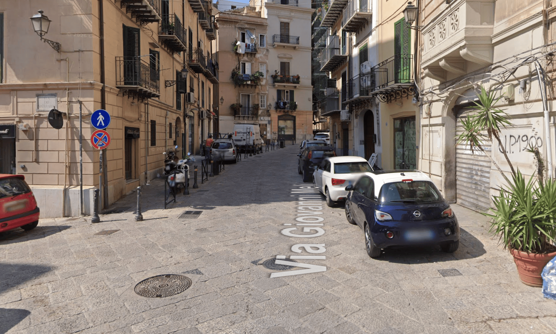 https://livesicilia.it/wp-content/uploads/2026/09/Crollo-calcinacci-via-meli.png?w=1920