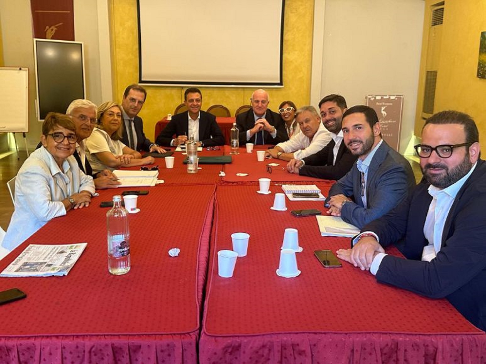 https://livesicilia.it/wp-content/uploads/2026/09/Riunione-gruppo-Forza-Italia-Ars-Minardo-e-assessori.jpeg