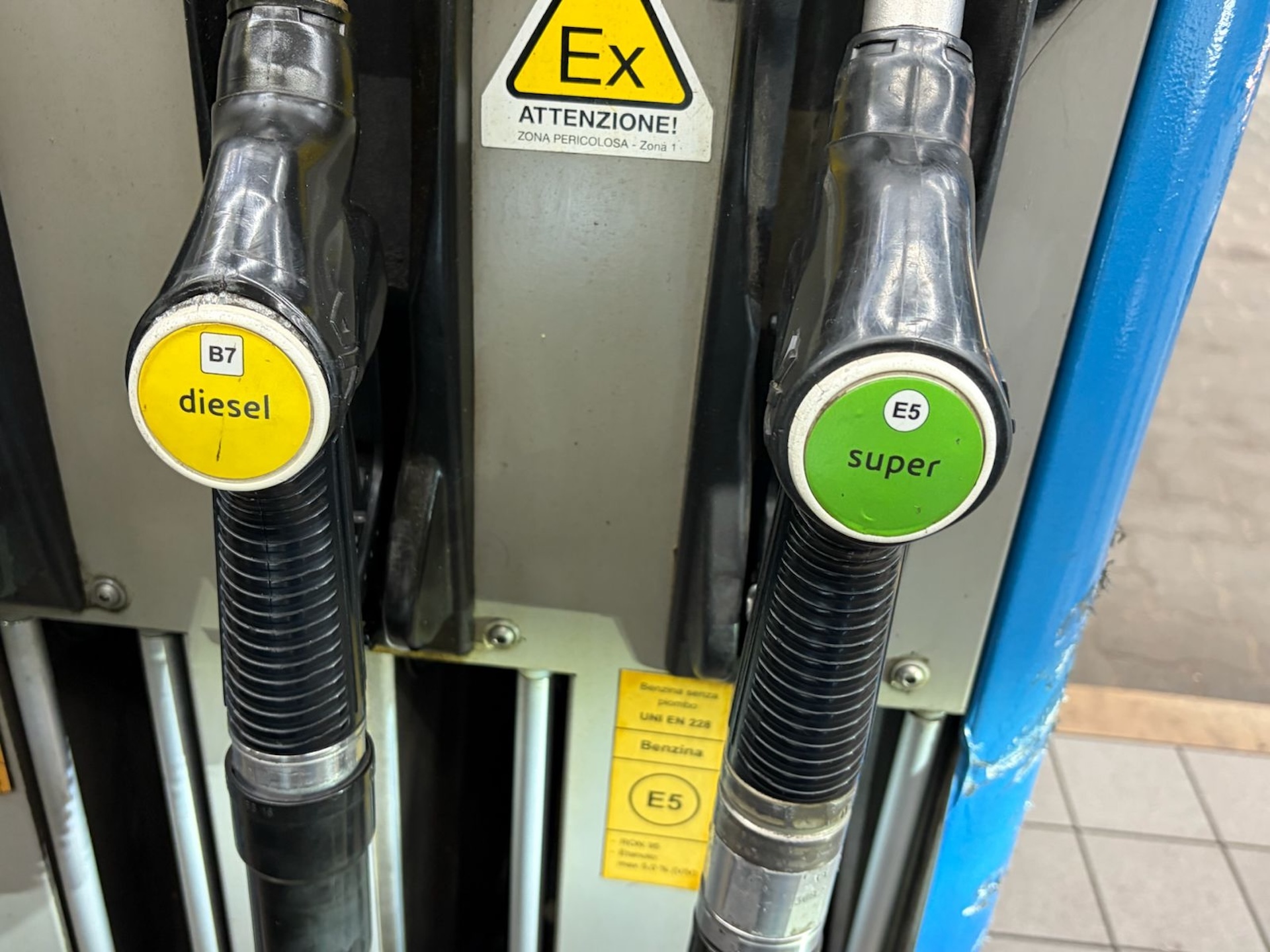 https://livesicilia.it/wp-content/uploads/2026/10/Benzina-Gasolio.jpeg