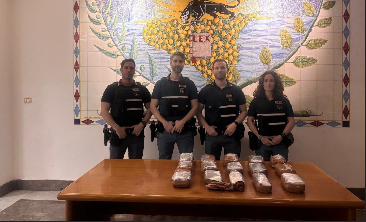 https://livesicilia.it/wp-content/uploads/2026/10/droga-falsomiele.jpg