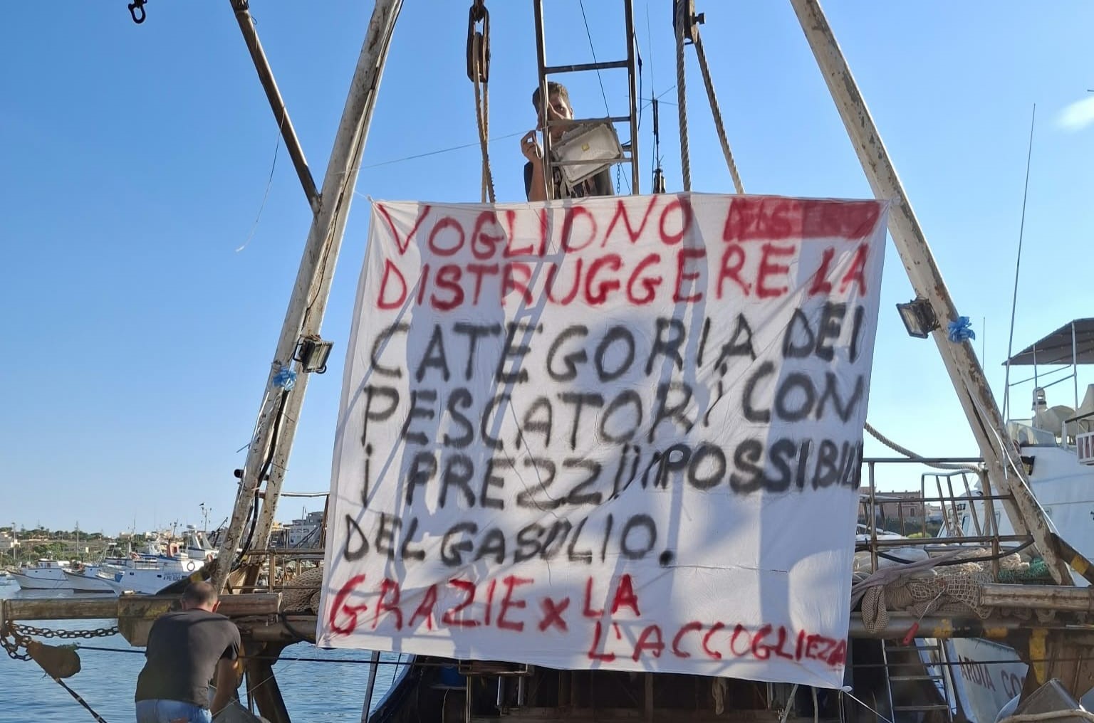 https://livesicilia.it/wp-content/uploads/2026/10/pescatori-protesta.jpeg